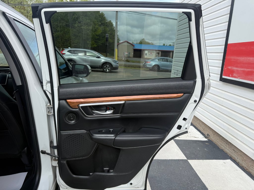 2022 Honda CR-V Touring, keyless entry, backup camera, Bluetooth in COLDBROOK, Nova Scotia - 17 - w1024h768px