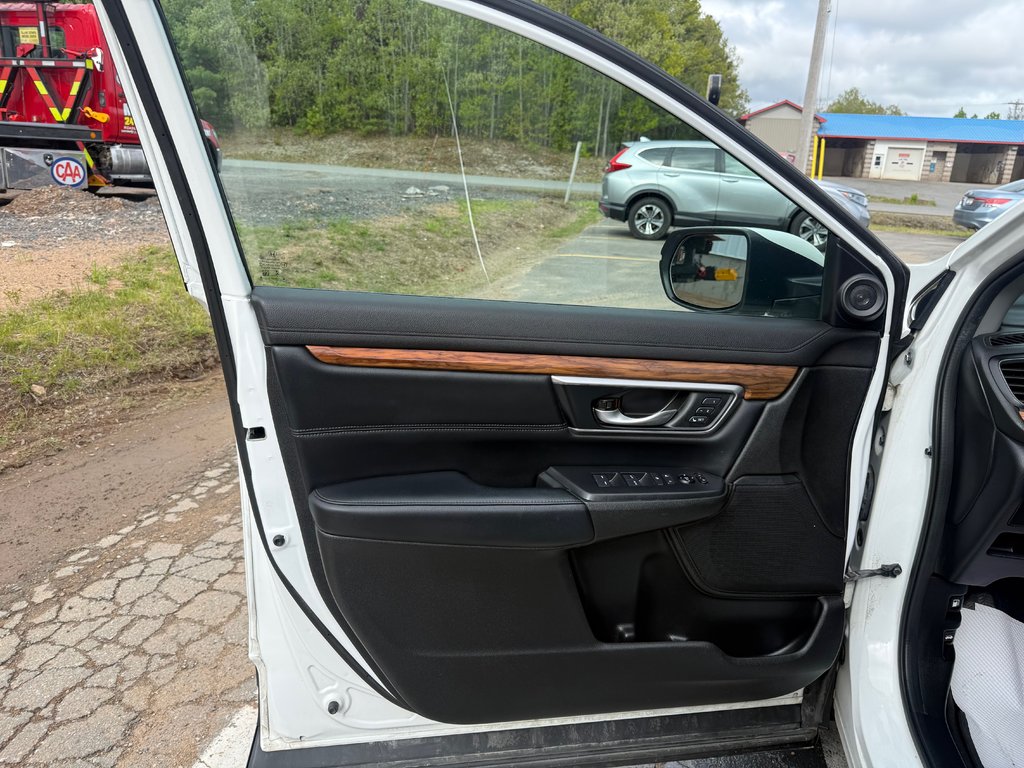 2022 Honda CR-V Touring, keyless entry, backup camera, Bluetooth in COLDBROOK, Nova Scotia - 7 - w1024h768px