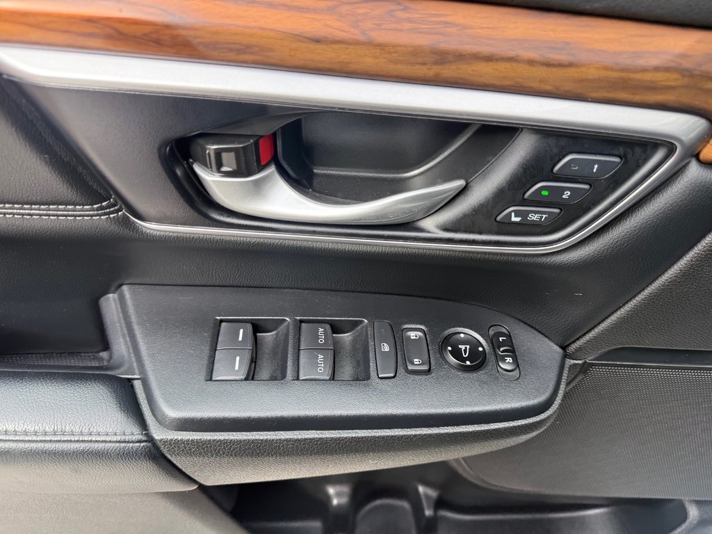 2022 Honda CR-V Touring, keyless entry, backup camera, Bluetooth in COLDBROOK, Nova Scotia - 8 - w1024h768px