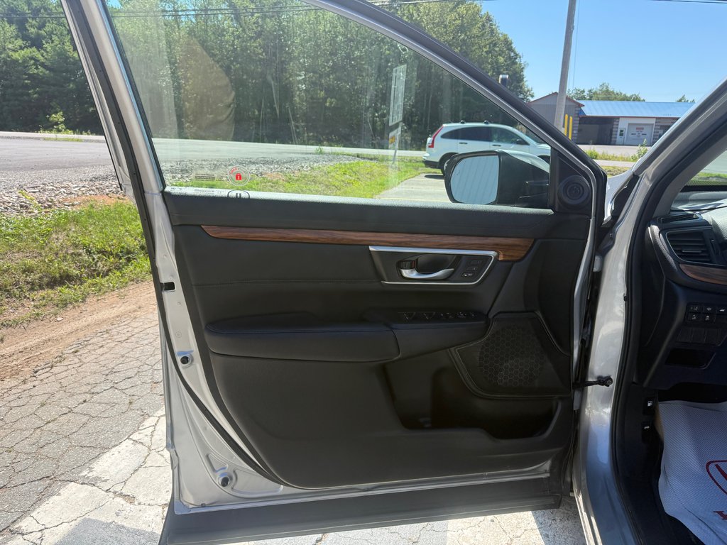 2022 Honda CR-V Touring, keyless entry, backup camera, Bluetooth in COLDBROOK, Nova Scotia - 7 - w1024h768px