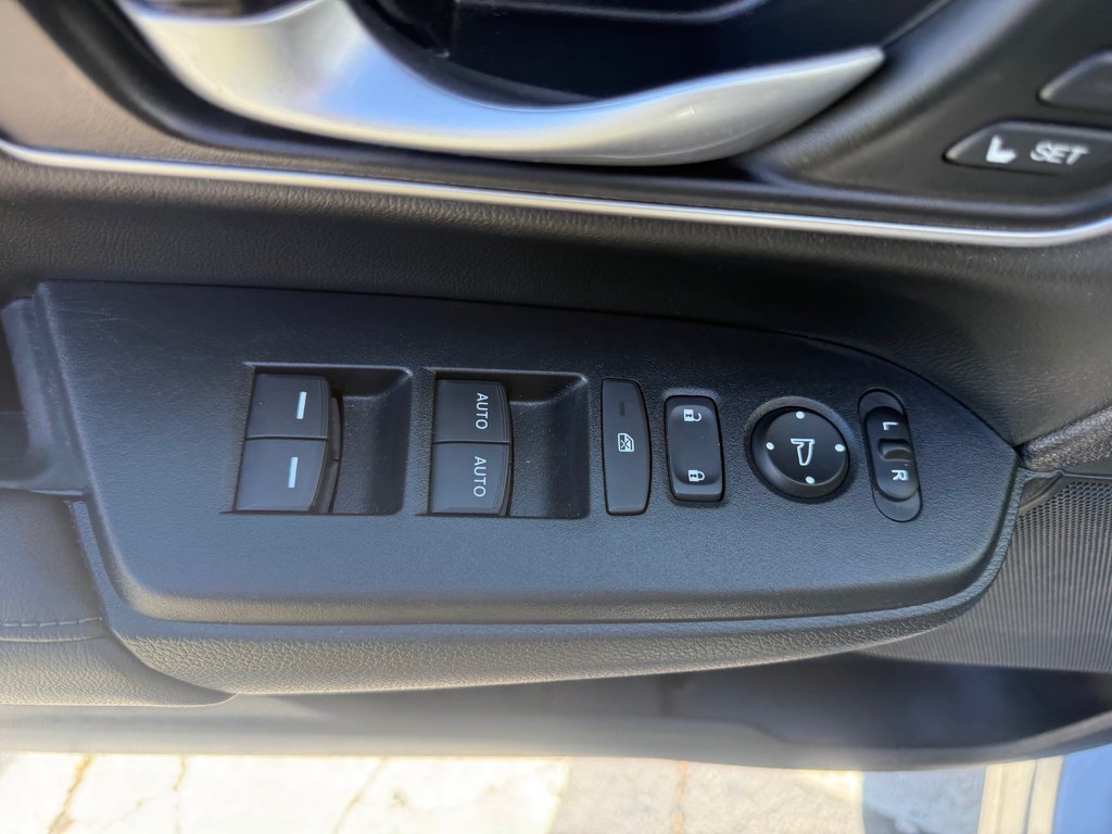 2022 Honda CR-V Touring, keyless entry, backup camera, Bluetooth in COLDBROOK, Nova Scotia - 8 - w1024h768px
