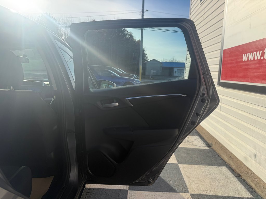 2015 Honda FIT EX/EXL Ex, keyless entry, backup cam,remote trunk release in COLDBROOK, Nova Scotia - 17 - w1024h768px