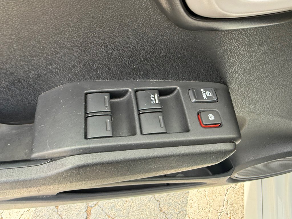 2013 Honda FIT Sport, 5 speed, keyless entry in Kentville, Nova Scotia - 8 - w1024h768px