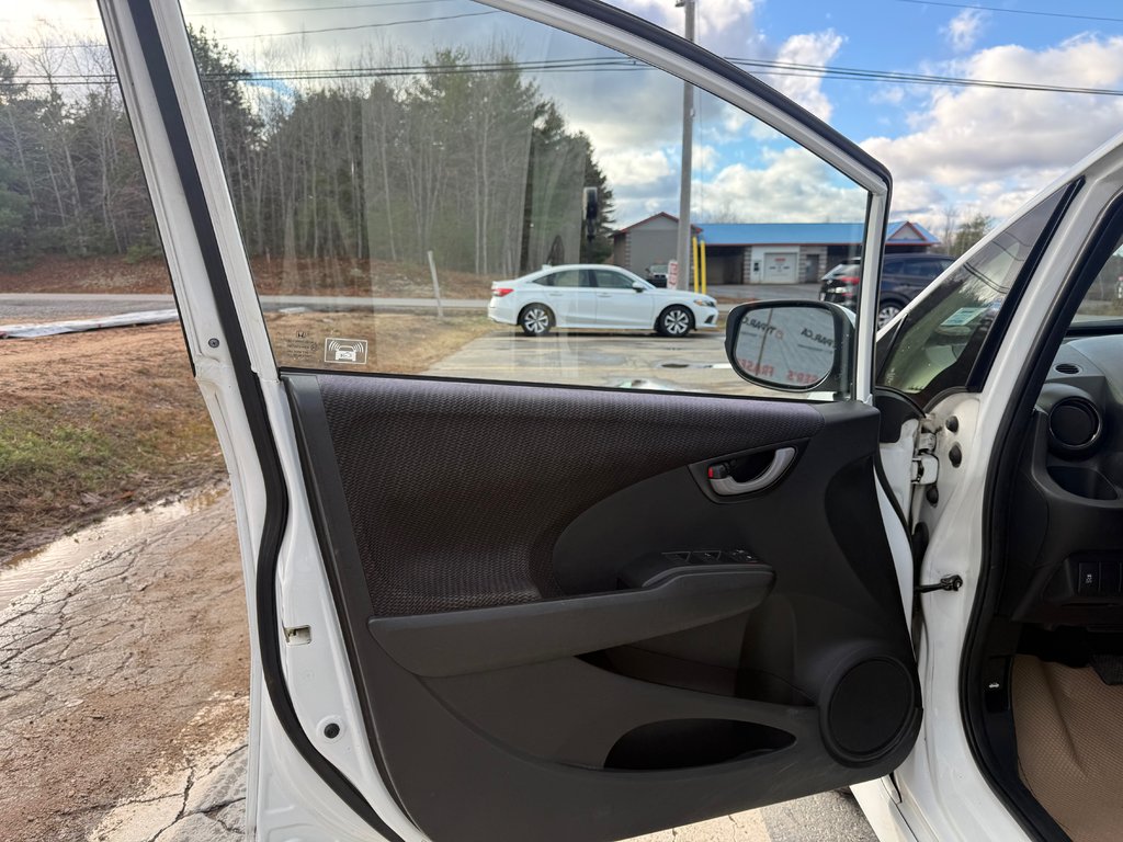 2013 Honda FIT Sport, 5 speed, keyless entry in Kentville, Nova Scotia - 7 - w1024h768px