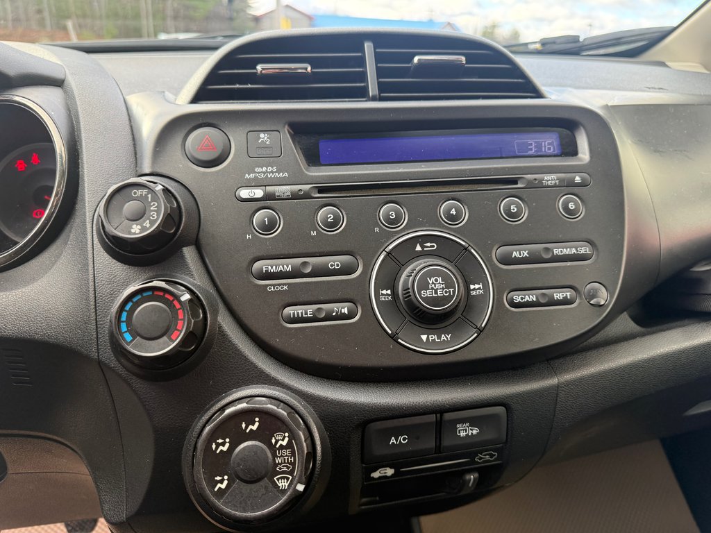 2013 Honda FIT Sport, 5 speed, keyless entry in Kentville, Nova Scotia - 12 - w1024h768px