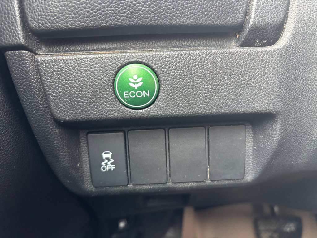 2016 Honda Fit LX - traction control, heated seats, reverse cam in COLDBROOK, Nova Scotia - 8 - w1024h768px