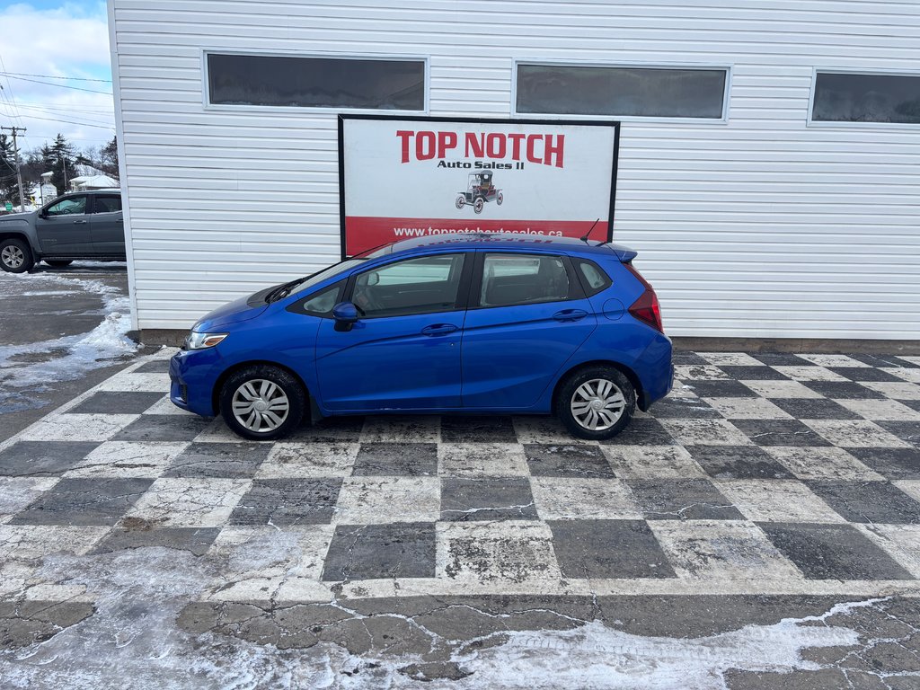 2016 Honda Fit LX - traction control, heated seats, reverse cam in COLDBROOK, Nova Scotia - 23 - w1024h768px