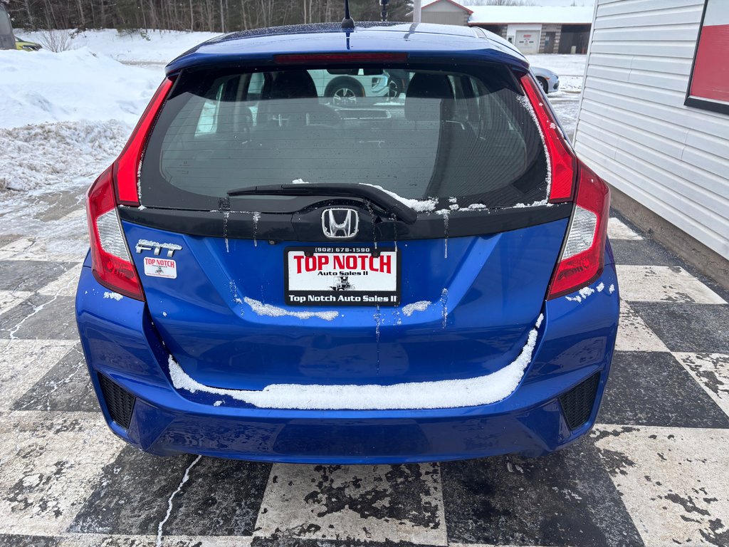 2016 Honda Fit LX - traction control, heated seats, reverse cam in COLDBROOK, Nova Scotia - 5 - w1024h768px