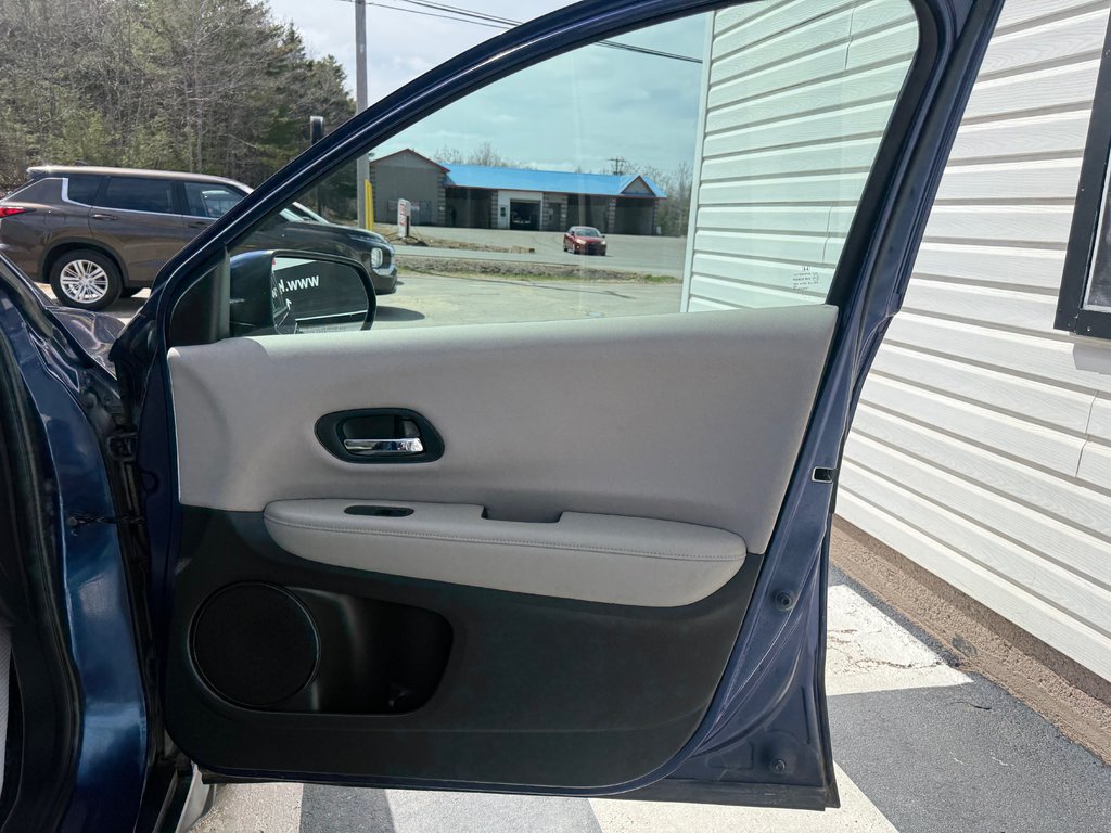 2017 Honda HR-V LX, keyless entry, backup camera, Bluetooth in Kentville, Nova Scotia - 18 - w1024h768px