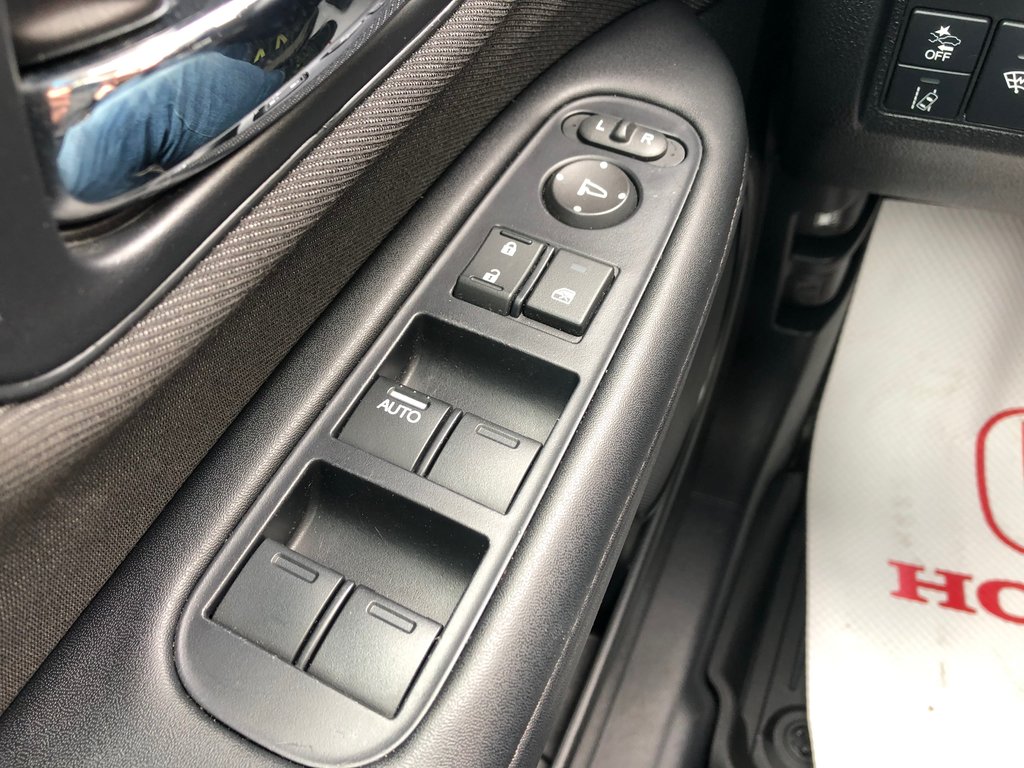 2019 Honda HR-V LX - hands free, reverse camera, heated seats, a/c in COLDBROOK, Nova Scotia - 7 - w1024h768px