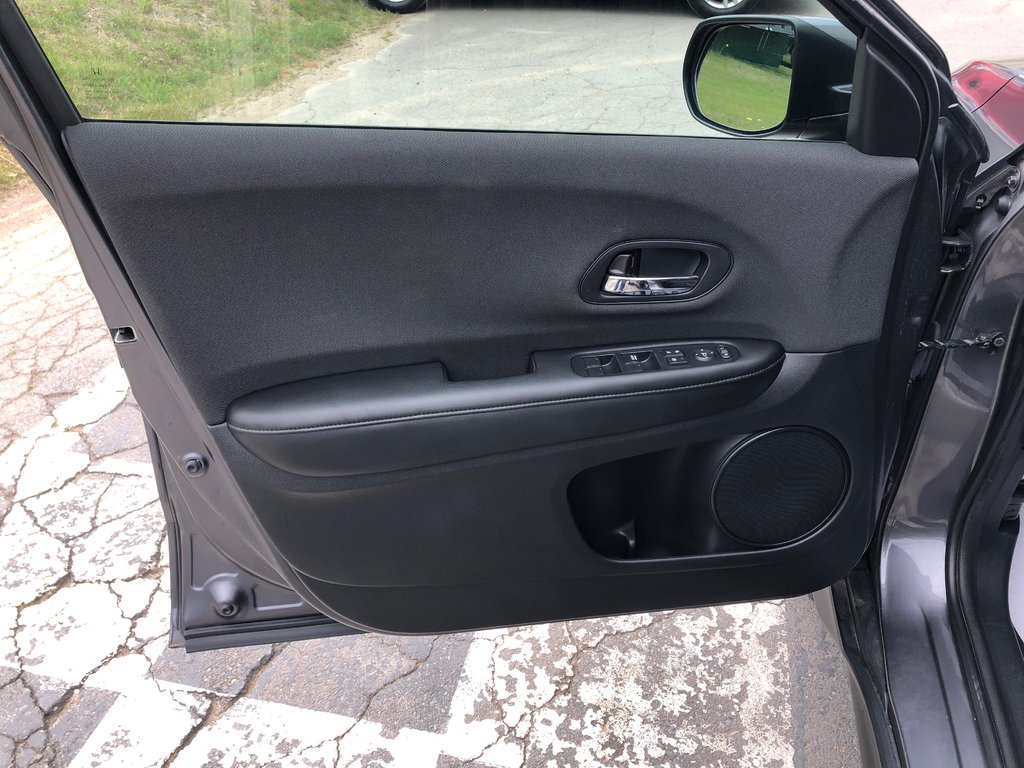 2019 Honda HR-V LX - hands free, reverse camera, heated seats, a/c in COLDBROOK, Nova Scotia - 15 - w1024h768px