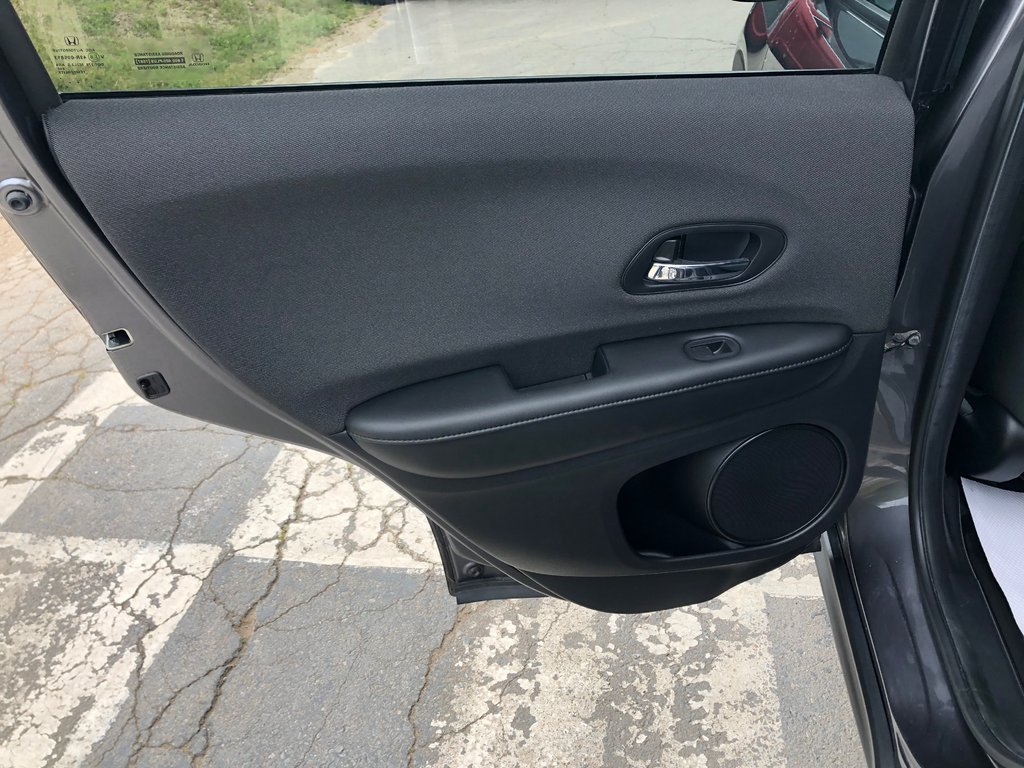 2019 Honda HR-V LX - hands free, reverse camera, heated seats, a/c in COLDBROOK, Nova Scotia - 17 - w1024h768px