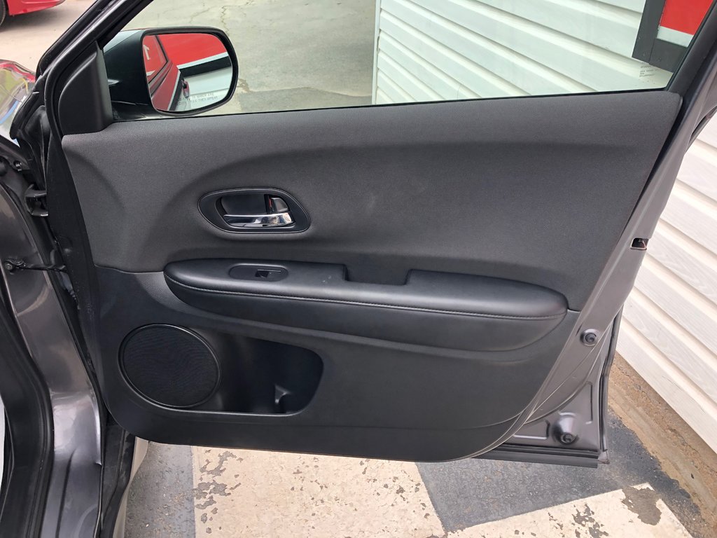 2019 Honda HR-V LX - hands free, reverse camera, heated seats, a/c in COLDBROOK, Nova Scotia - 21 - w1024h768px