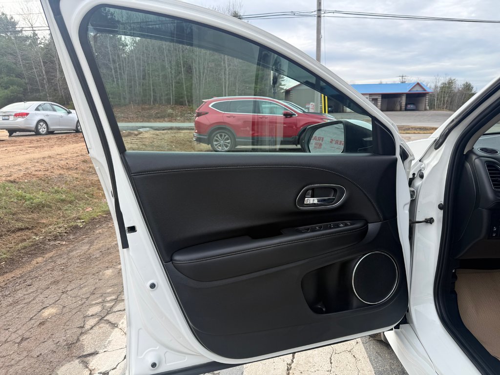 2019 Honda HR-V Touring, keyless entry, remote start, leather seat in COLDBROOK, Nova Scotia - 7 - w1024h768px
