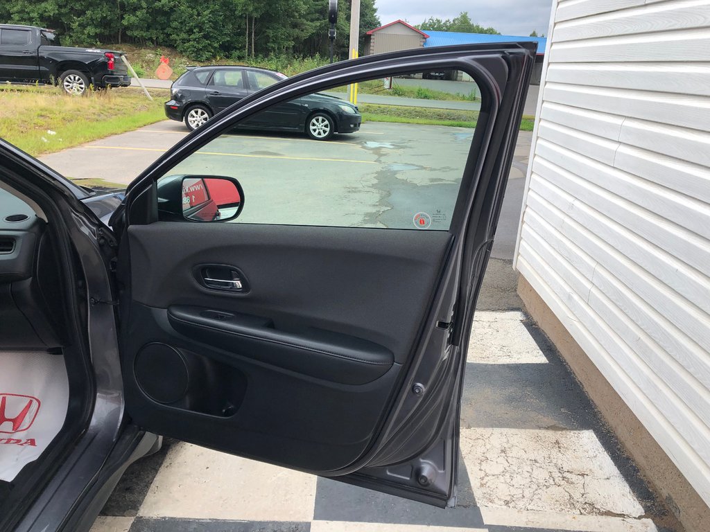 2020  HR-V LX, AC, Reverse camera, heated windshield in COLDBROOK, Nova Scotia - 21 - w1024h768px