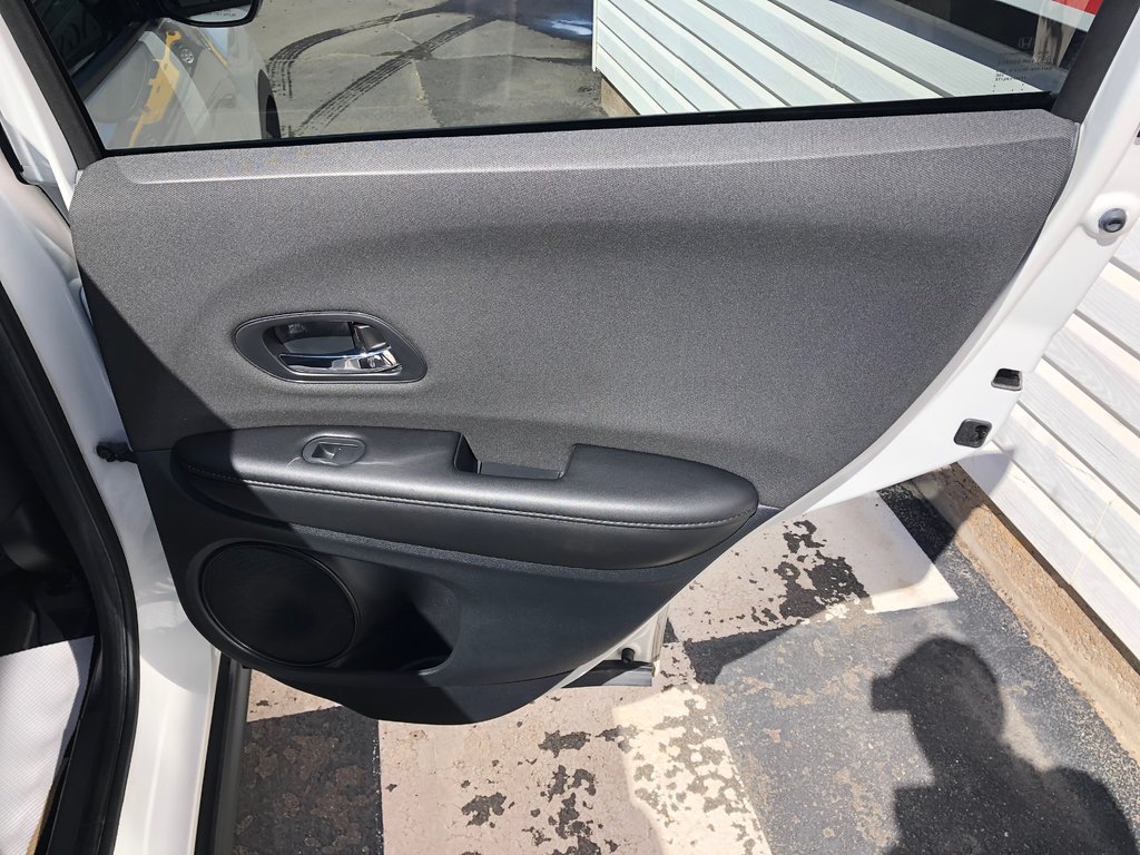 2020 Honda HR-V LX - heated seats, reverse camera, hands free in COLDBROOK, Nova Scotia - 20 - w1024h768px