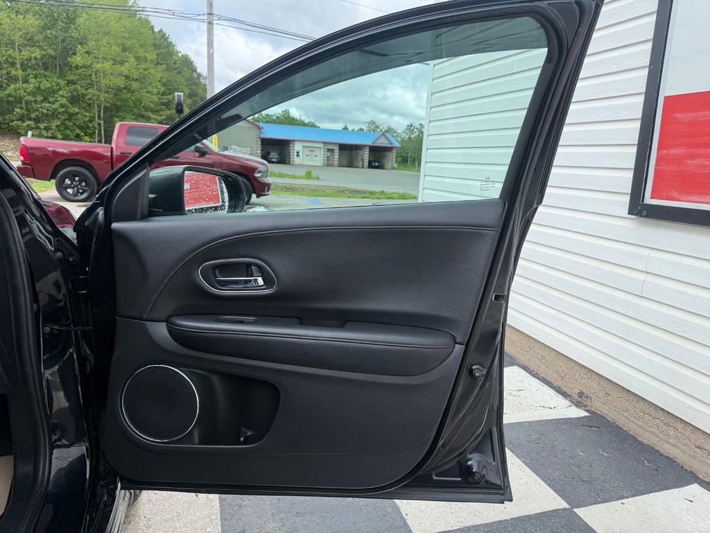 2020 Honda HR-V Touring, keyless entry, backup camera, Bluetooth in Kentville, Nova Scotia - 19 - w1024h768px
