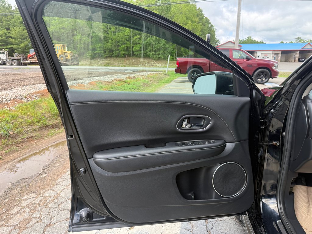 2020 Honda HR-V Touring, keyless entry, backup camera, Bluetooth in Kentville, Nova Scotia - 7 - w1024h768px