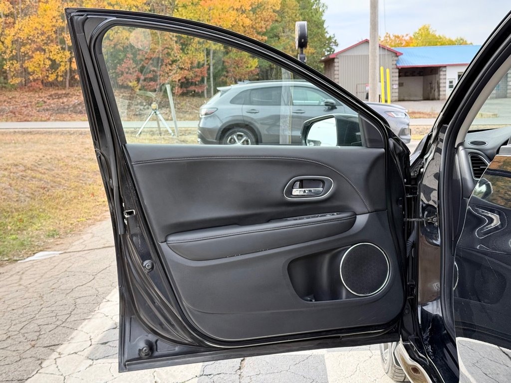 2021 Honda HR-V Touring | Sunroof, Lane Assist, Reverse Camera, BT in COLDBROOK, Nova Scotia - 7 - w1024h768px