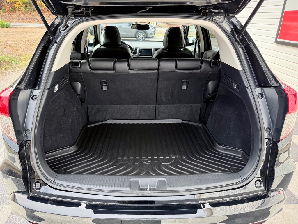 2021 Honda HR-V Touring | Sunroof, Lane Assist, Reverse Camera, BT in COLDBROOK, Nova Scotia - 22 - w1024h768px