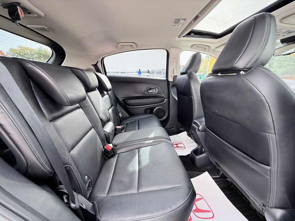 2021 Honda HR-V Touring | Sunroof, Lane Assist, Reverse Camera, BT in COLDBROOK, Nova Scotia - 24 - w1024h768px