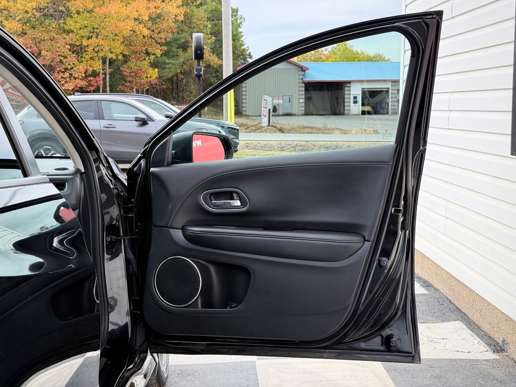 2021 Honda HR-V Touring | Sunroof, Lane Assist, Reverse Camera, BT in COLDBROOK, Nova Scotia - 25 - w1024h768px
