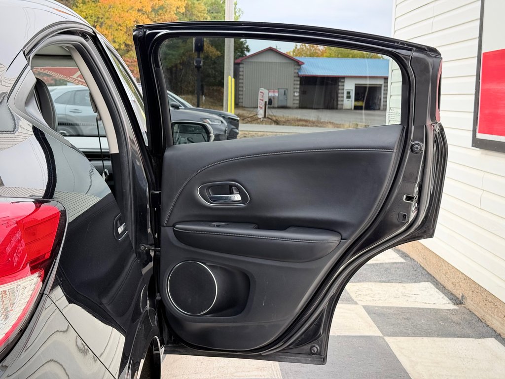 2021 Honda HR-V Touring | Sunroof, Lane Assist, Reverse Camera, BT in COLDBROOK, Nova Scotia - 23 - w1024h768px