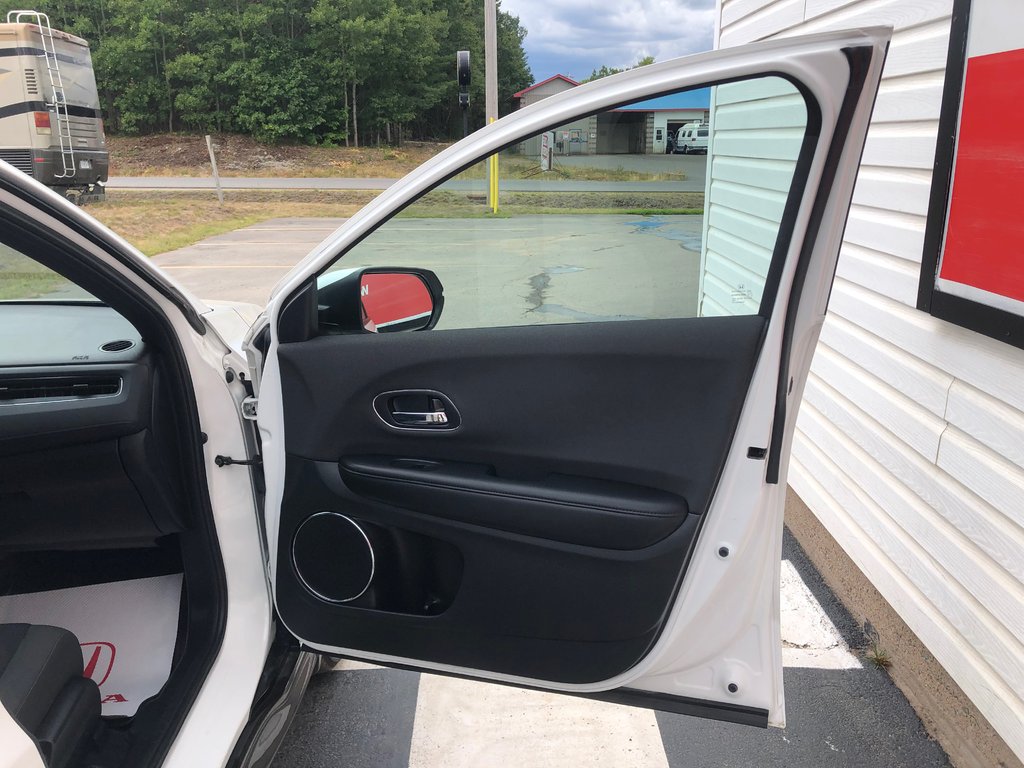 2022 Honda HR-V Sport - Sunroof, Reverse Camera, Lane Assist, AC in COLDBROOK, Nova Scotia - 24 - w1024h768px