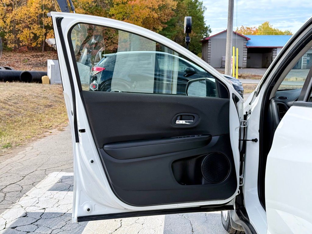 2022 Honda HR-V LX | Heated Seats, Bluetooth Hands-Free Controls in COLDBROOK, Nova Scotia - 7 - w1024h768px