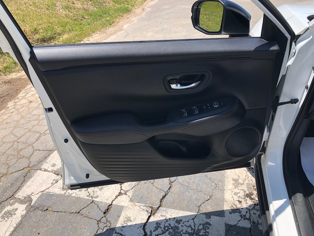 Honda HR-V Sport - sunroof, reverse camera, hands free, a/c 2023 à COLDBROOK, Nouvelle-Écosse - 17 - w1024h768px
