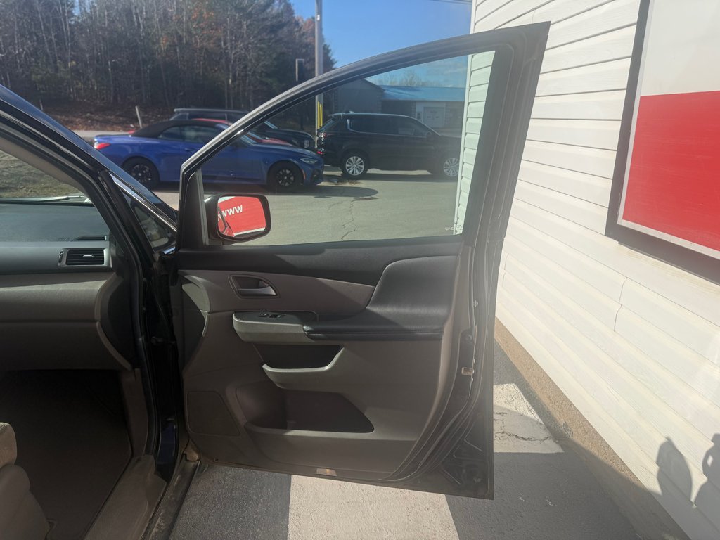 2013 Honda ODYSSEY EX, Keyless entry, Storable rear seats, backup cam in COLDBROOK, Nova Scotia - 24 - w1024h768px