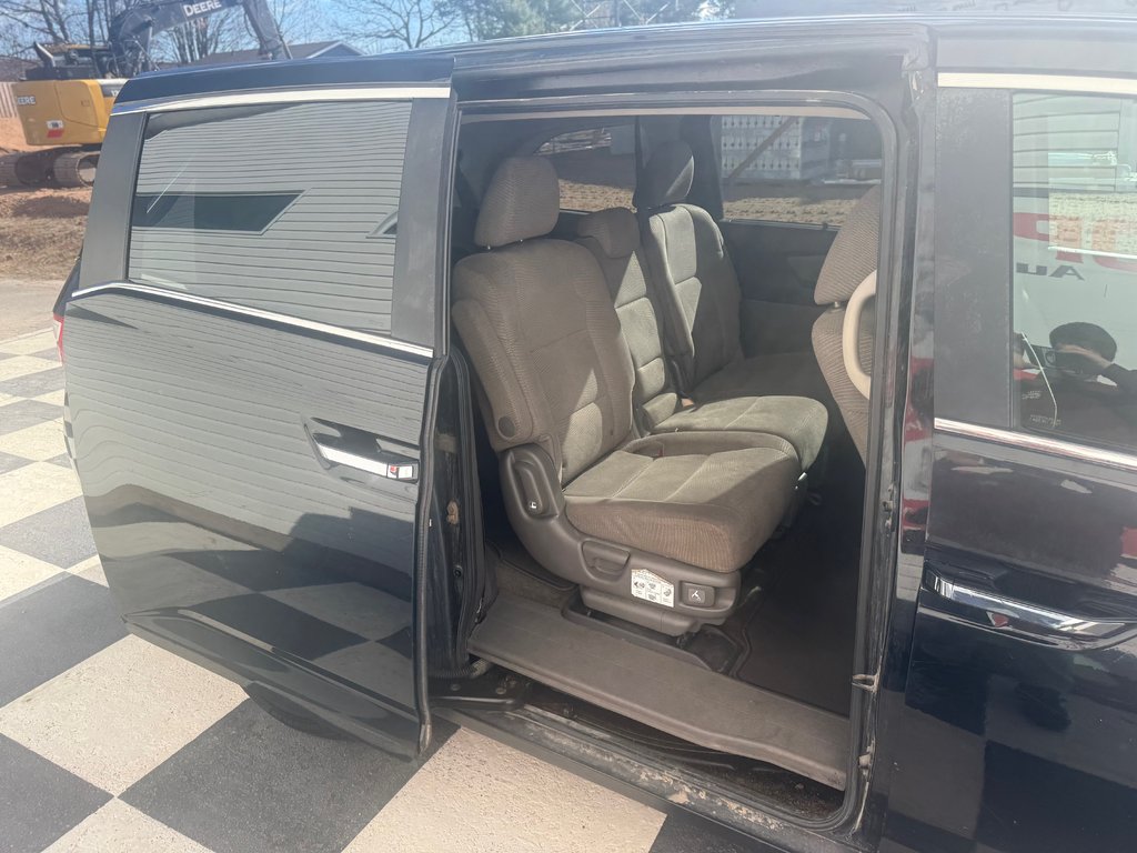 2013 Honda ODYSSEY EX, Keyless entry, Storable rear seats, backup cam in COLDBROOK, Nova Scotia - 21 - w1024h768px