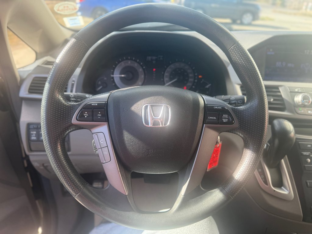 2013 Honda ODYSSEY EX, Keyless entry, Storable rear seats, backup cam in COLDBROOK, Nova Scotia - 11 - w1024h768px