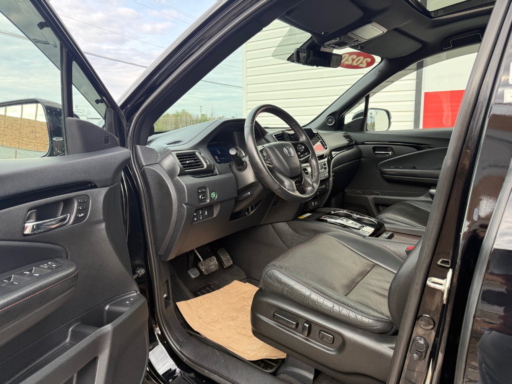2020 Honda PILOT Black Edition, keyless entry, remote start. DVD in Kentville, Nova Scotia - 9 - w1024h768px