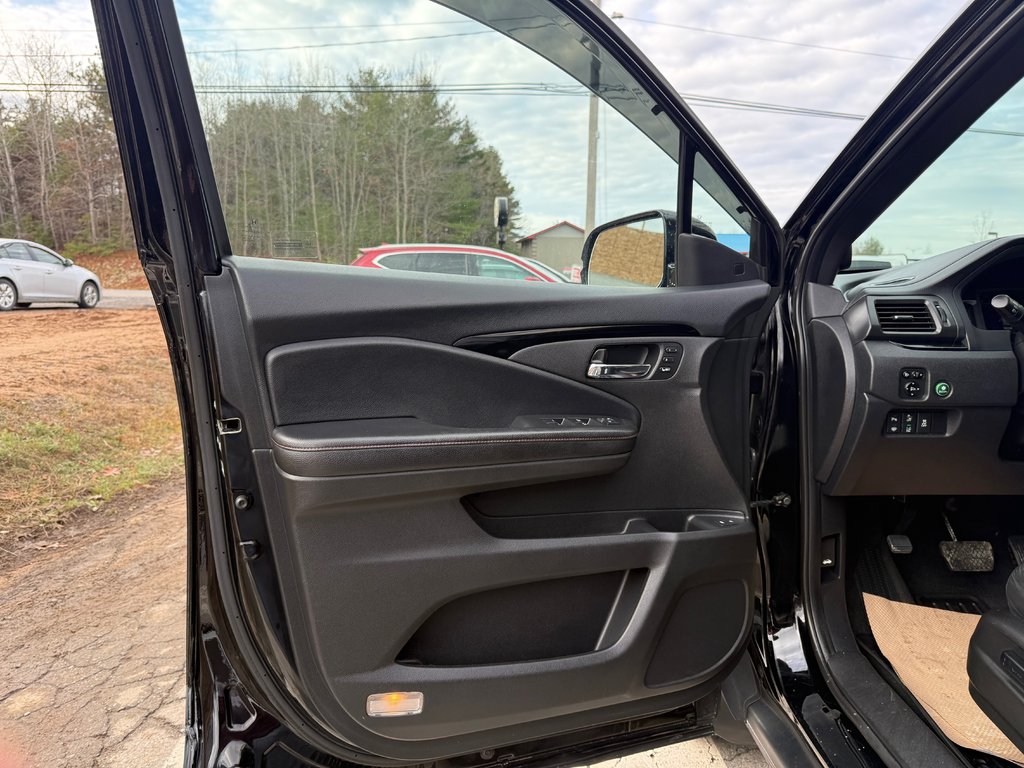 2020 Honda PILOT Black Edition, keyless entry, remote start. DVD in Kentville, Nova Scotia - 7 - w1024h768px