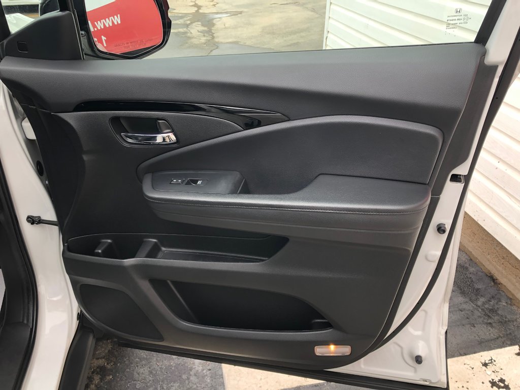 2021  Pilot Touring 8-Passenger - sunroof, rear air, cruise in COLDBROOK, Nova Scotia - 28 - w1024h768px