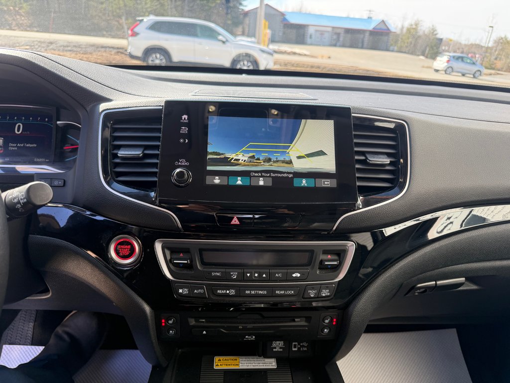 2022 Honda PILOT Touring, keyless entry, backup camera, Bluetooth in Kentville, Nova Scotia - 12 - w1024h768px