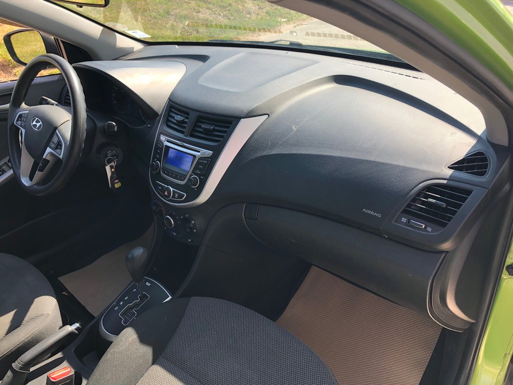 2014 Hyundai Accent GL - a/c heated seats, hands free, XM radio in COLDBROOK, Nova Scotia - 21 - w1024h768px
