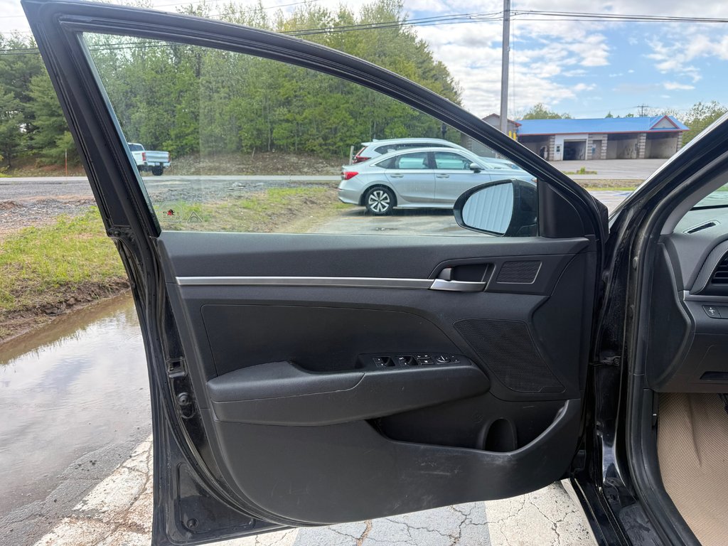 2020 Hyundai ELANTRA SE Essential, keyless entry, 6 SPEED, Bluetooth in Kentville, Nova Scotia - 7 - w1024h768px