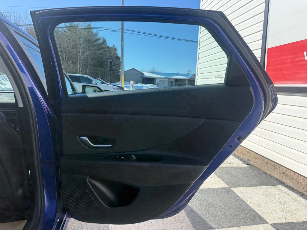 2021 Hyundai ELANTRA SEL Ultimate, keyless entry, backup camera, Bluetooth in COLDBROOK, Nova Scotia - 23 - w1024h768px