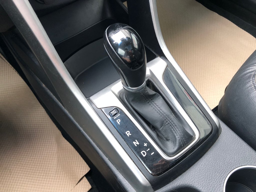 2014 Hyundai Elantra SE w/Tech Pkg - sunroof, power and heated seats in Kentville, Nova Scotia - 15 - w1024h768px