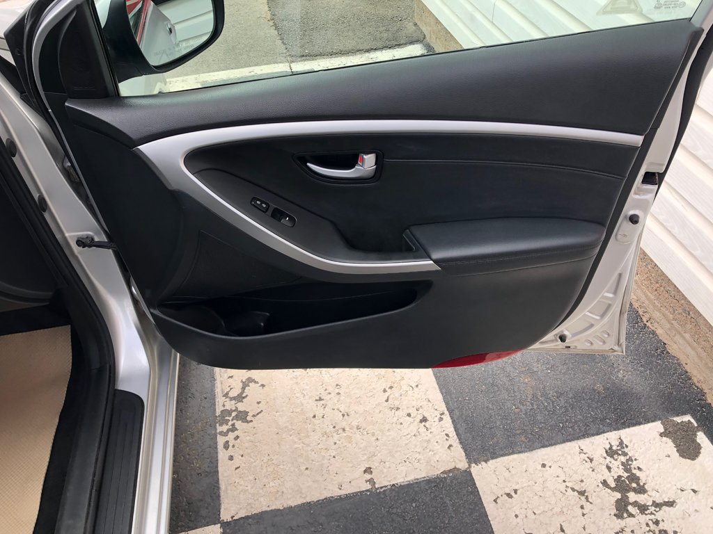2014 Hyundai Elantra SE w/Tech Pkg - sunroof, power and heated seats in Kentville, Nova Scotia - 25 - w1024h768px