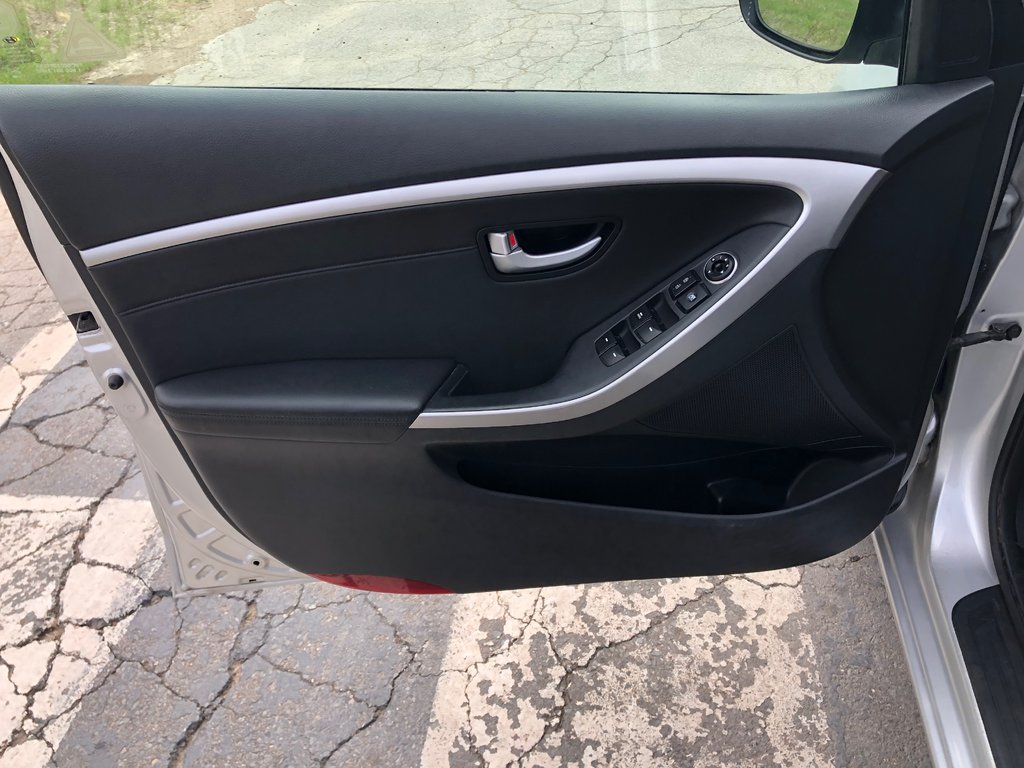2014 Hyundai Elantra SE w/Tech Pkg - sunroof, power and heated seats in Kentville, Nova Scotia - 17 - w1024h768px