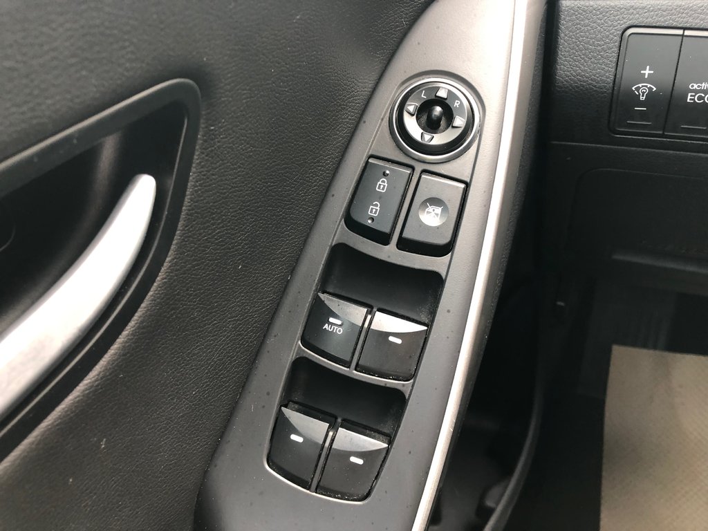 2014 Hyundai Elantra SE w/Tech Pkg - sunroof, power and heated seats in Kentville, Nova Scotia - 7 - w1024h768px