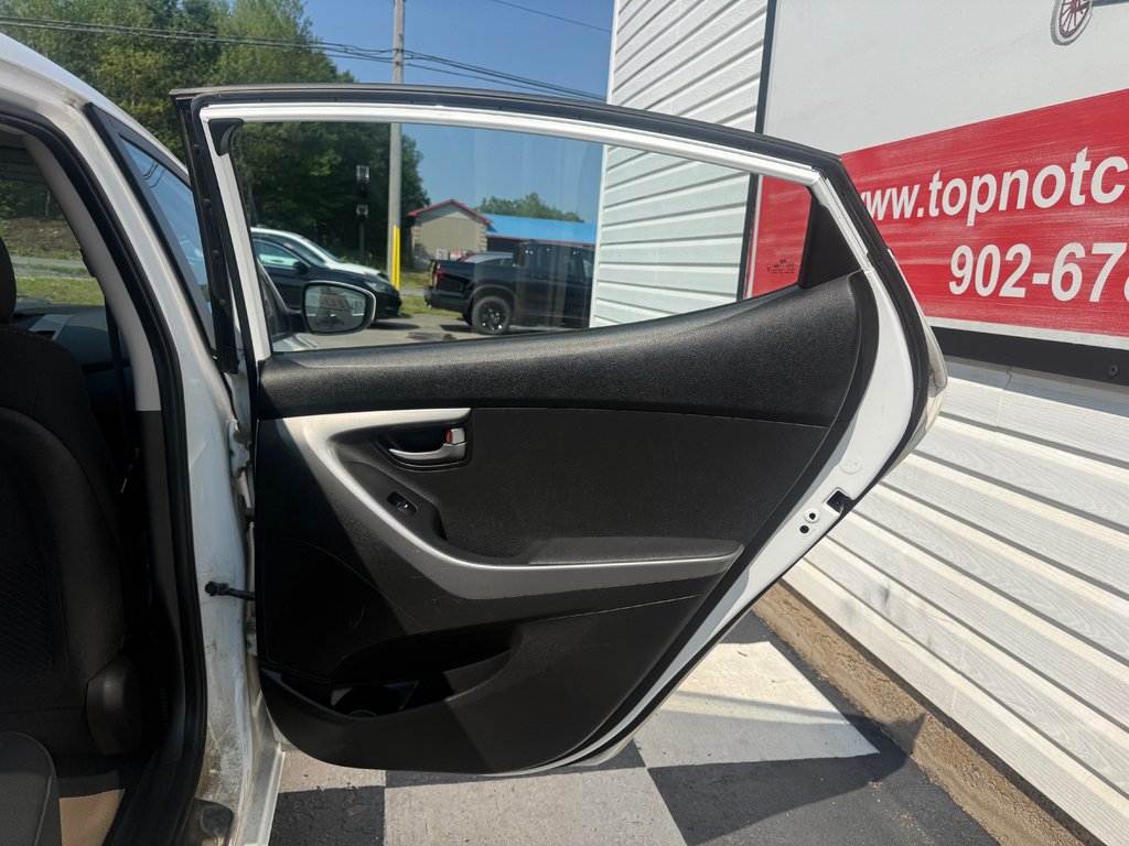 Hyundai ELANTRA GL, Keyless entry, MP3, Cruise control 2015 à Kentville, Nouvelle-Écosse - 16 - w1024h768px