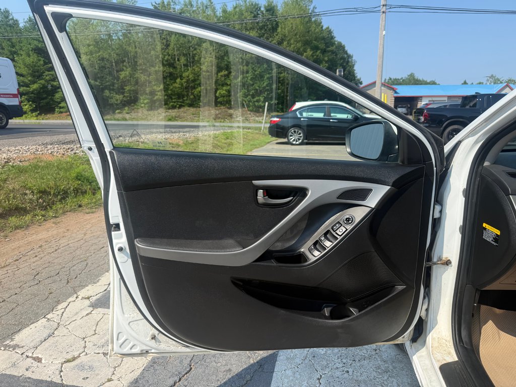 Hyundai ELANTRA GL, Keyless entry, MP3, Cruise control 2015 à Kentville, Nouvelle-Écosse - 7 - w1024h768px