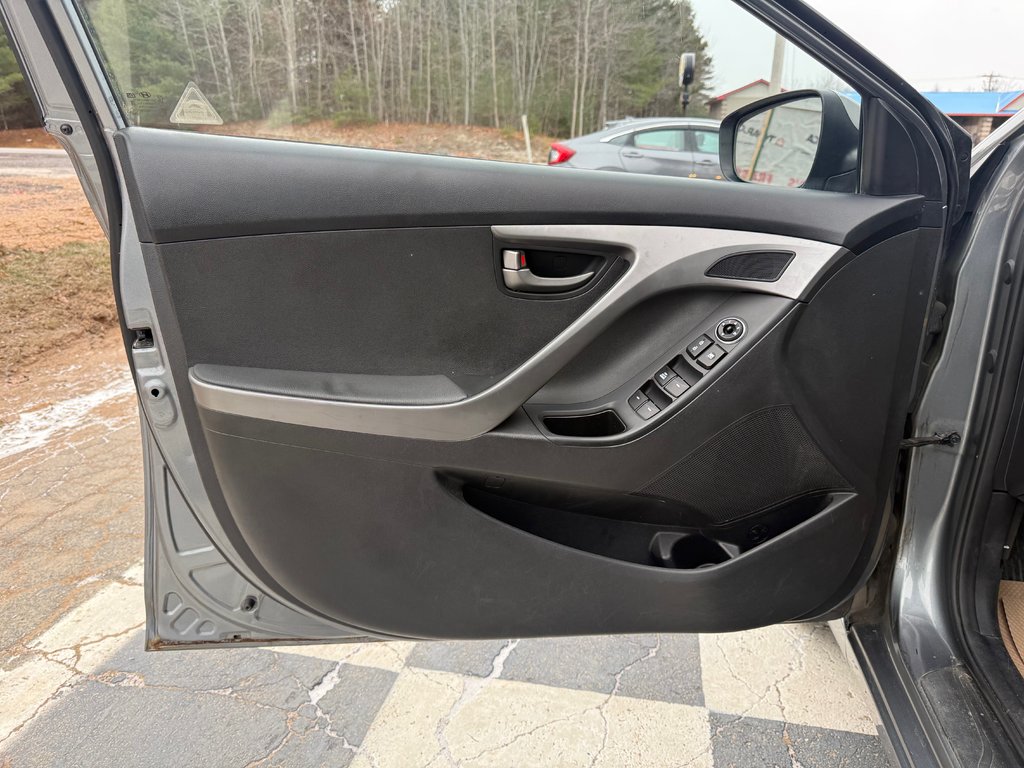 2016 Hyundai ELANTRA Sport , keyless entry, backup camera, Bluetooth in COLDBROOK, Nova Scotia - 7 - w1024h768px