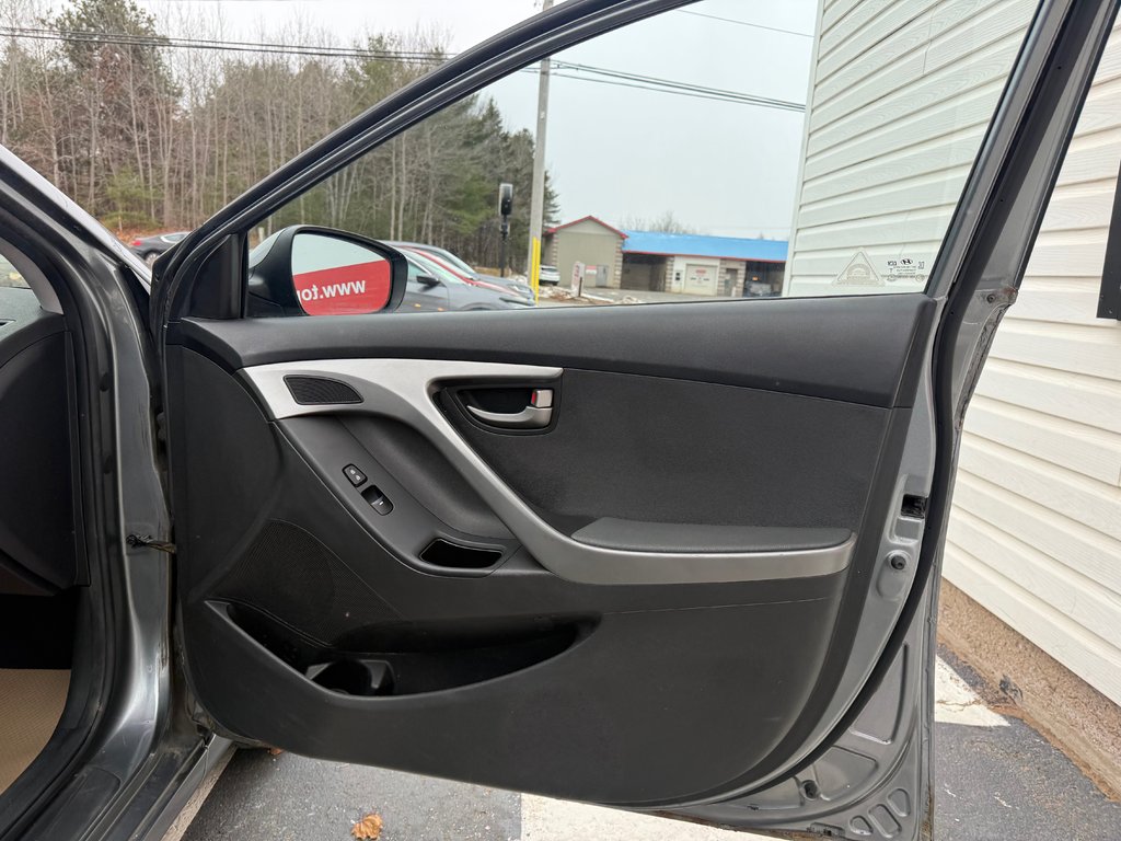 2016 Hyundai ELANTRA Sport , keyless entry, backup camera, Bluetooth in COLDBROOK, Nova Scotia - 19 - w1024h768px