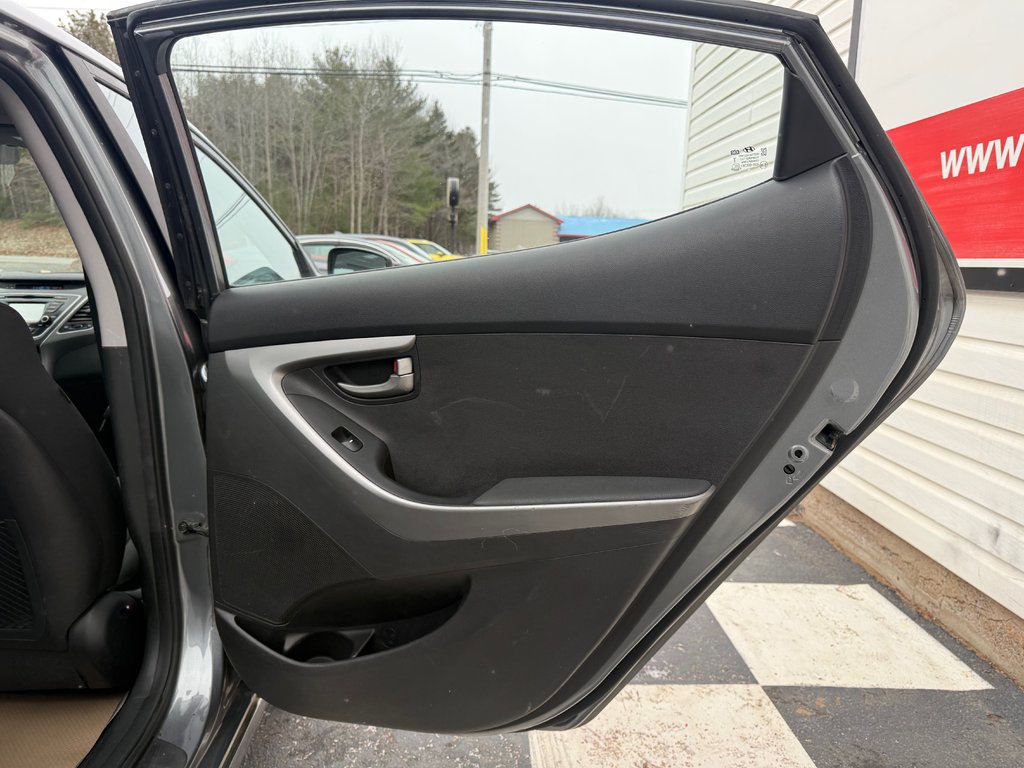 2016 Hyundai ELANTRA Sport , keyless entry, backup camera, Bluetooth in COLDBROOK, Nova Scotia - 17 - w1024h768px