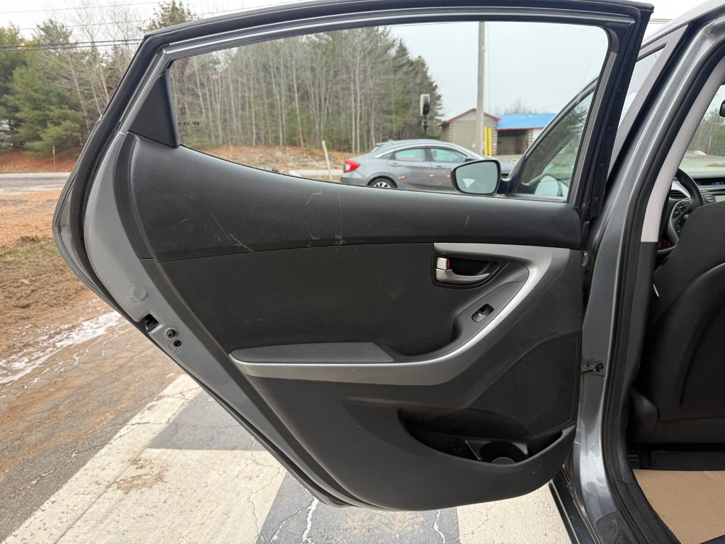 2016 Hyundai ELANTRA Sport , keyless entry, backup camera, Bluetooth in COLDBROOK, Nova Scotia - 14 - w1024h768px